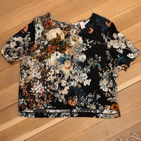 Forever 21 Tops - The most beautiful floral crop top! Forever 21